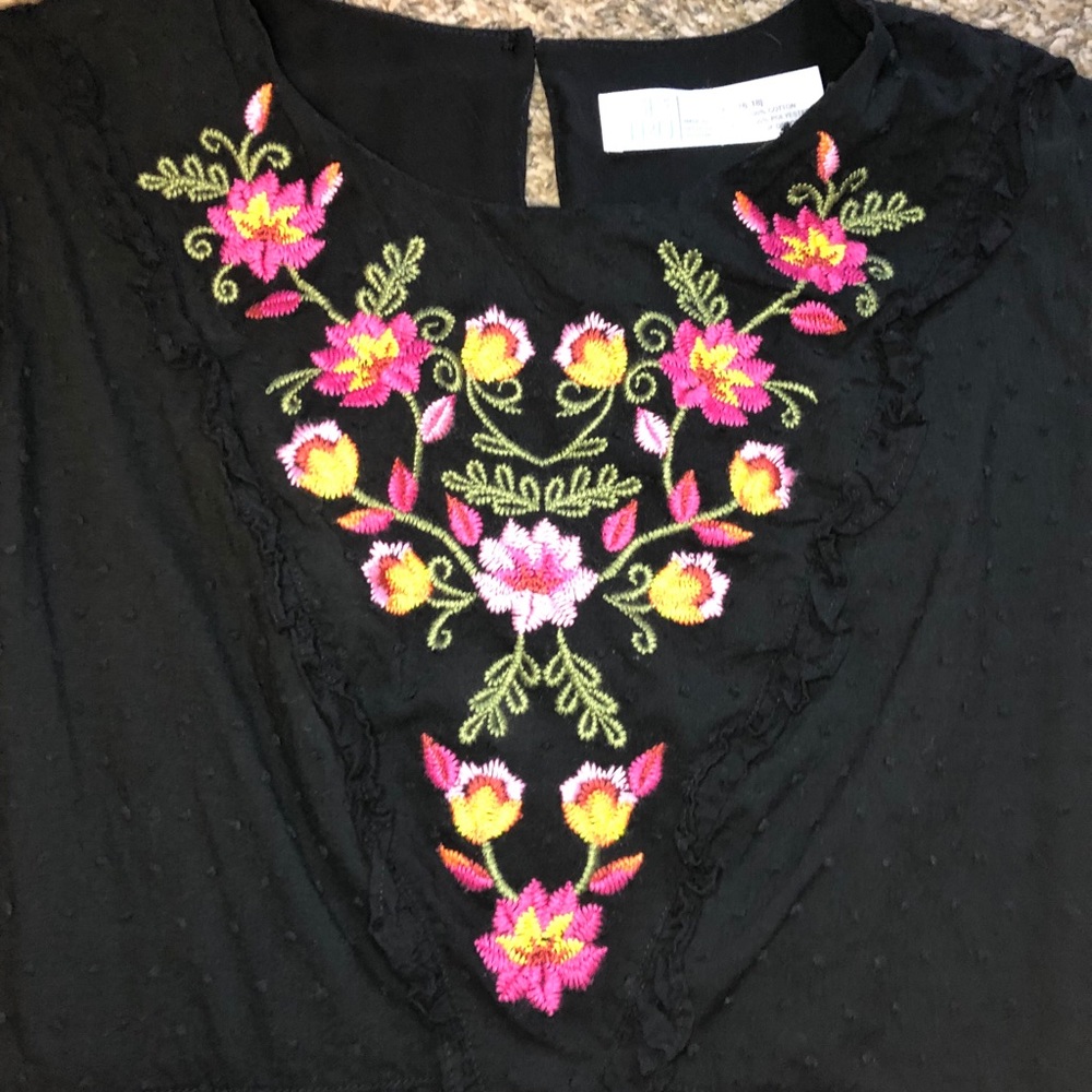 Time and Tru embroidered top